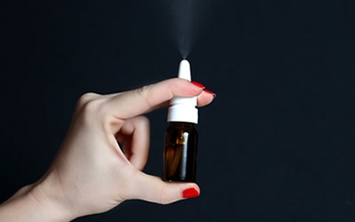 KOMUNIKAT PRASOWY - Pierwszy na świecie spray do nosa z dozownikiem magicznych grzybów