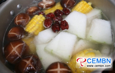 Nutritious Shiitake soup with corn and white gourd