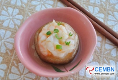 Recept: gestoomde Shiitake-champignons gegarneerd met garnalen