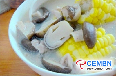 Рецепт: грибний суп з шиітаке і солом’яними грибами з кукурудзою