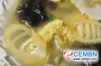 Ricetta: Superba zuppa di uova con funghi neri e germogli di bambù