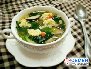 Công thức cho người giảm cân: súp nấm Shiitake với trứng và rau bina